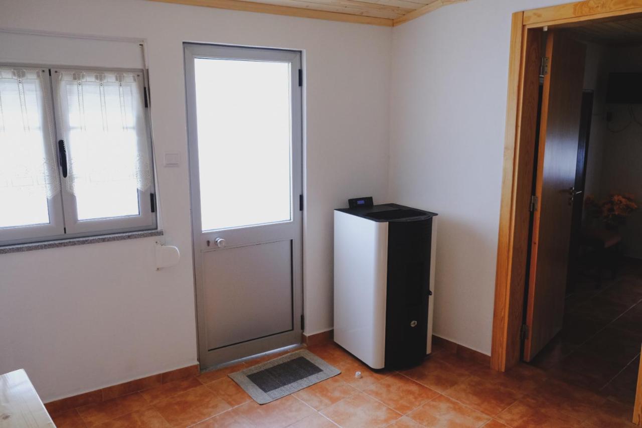 Casinha Da Eira Apartment กอยส์ ภายนอก รูปภาพ